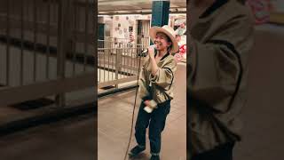 【高橋あず美】 NYの地下鉄でBeyonceのListenを歌う。