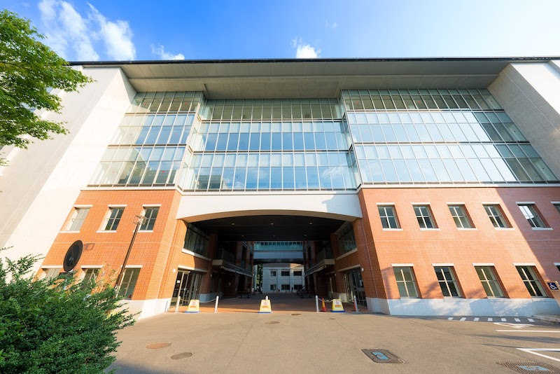 京都大学 国際科学イノベーション棟。FunMakeが研究・企画拠点として活用する建物