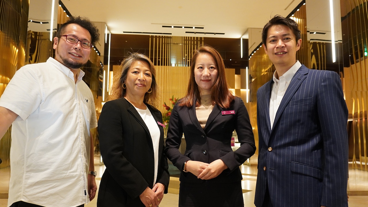 （左：YouTuberケニチ、中央左右：ANAクラウンプラザホテル大阪 担当、右：FunMake 代表取締役　市位謙太）
